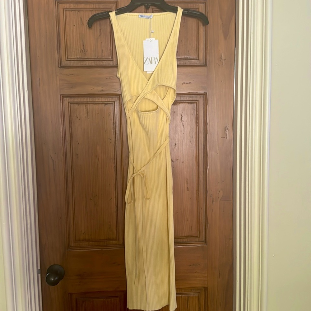 NWT Zara cut-out yellow bodycon dress in size small